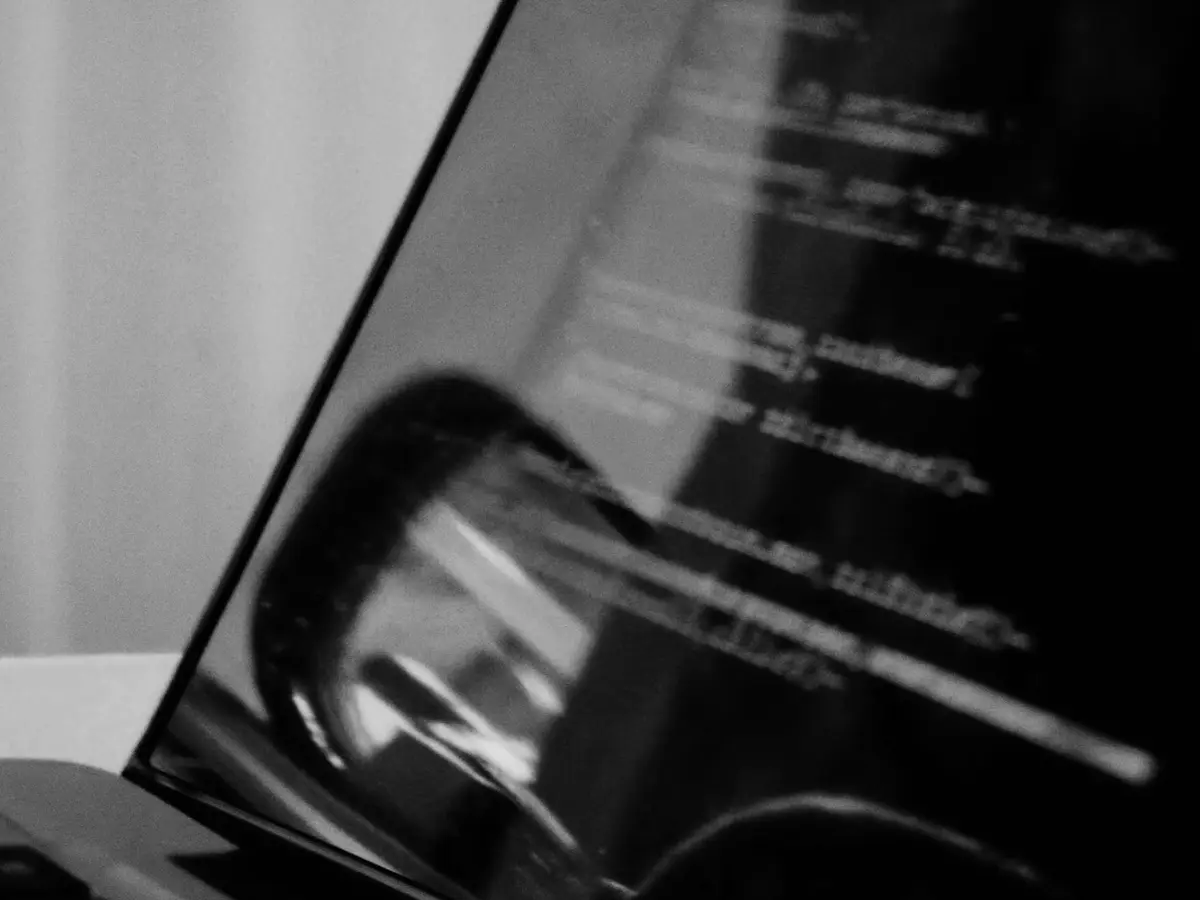 Gros plan sur du code à l'écran d'un portable