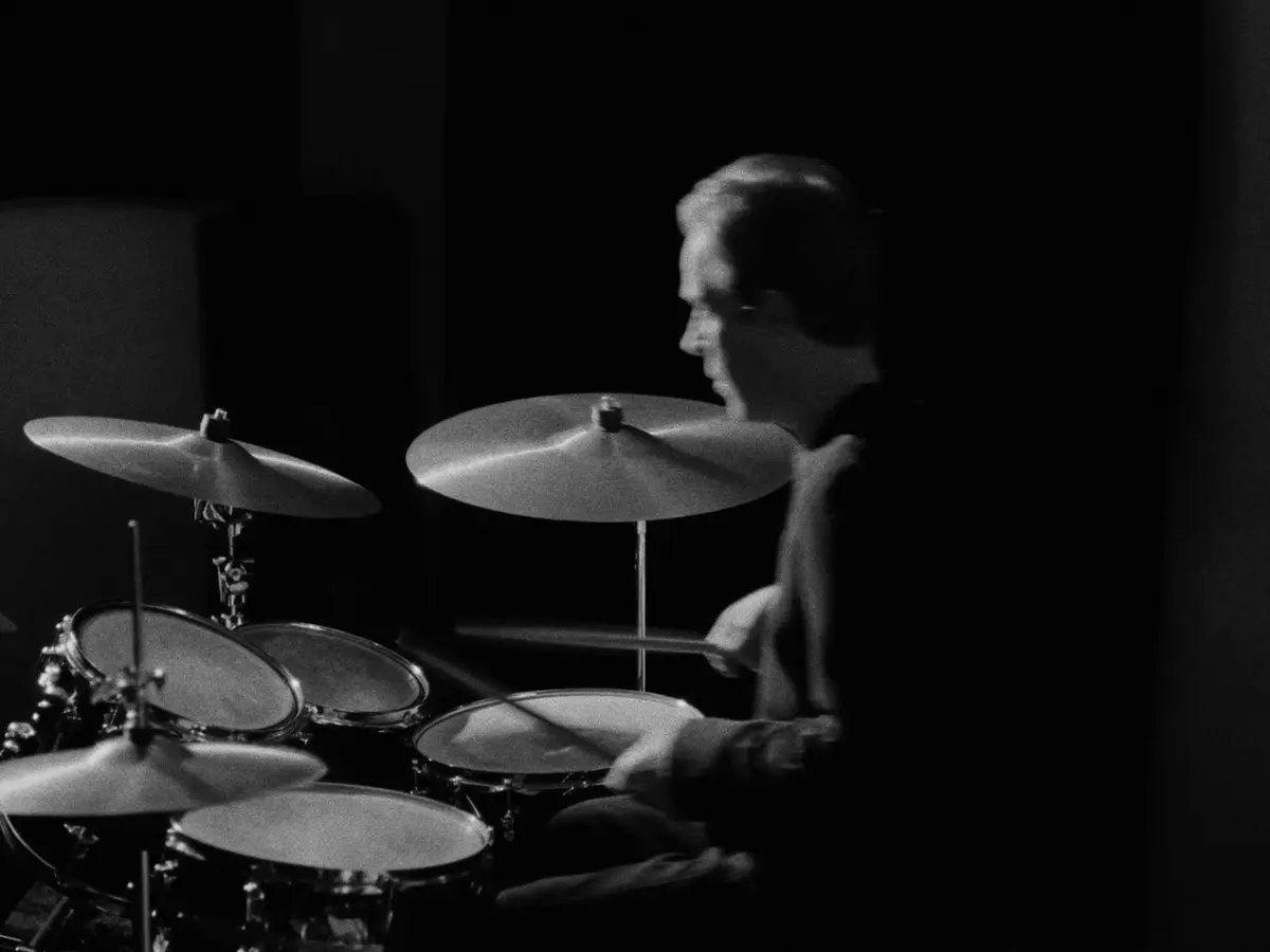 Batteur pendant une session live